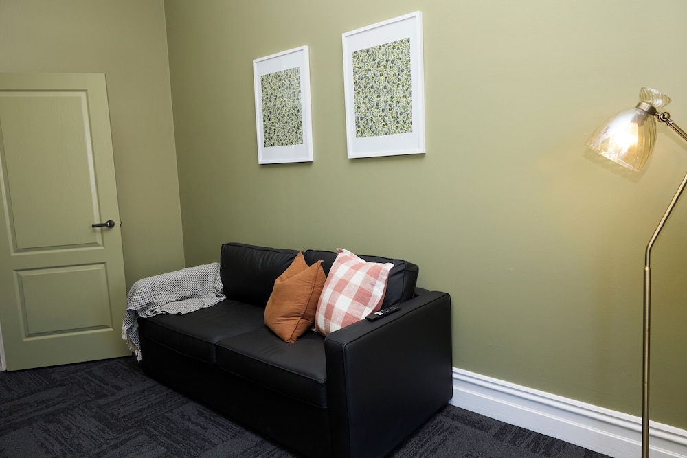 2 bed self-contained apartment photo 2