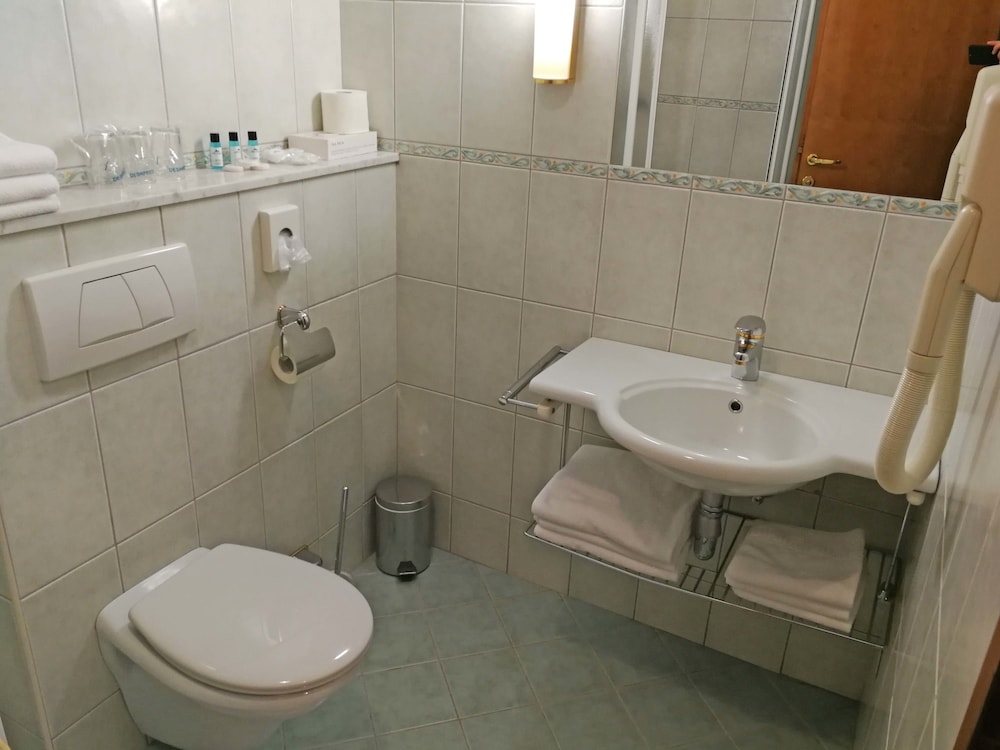 Standard Room (plus 1/3) photo 2
