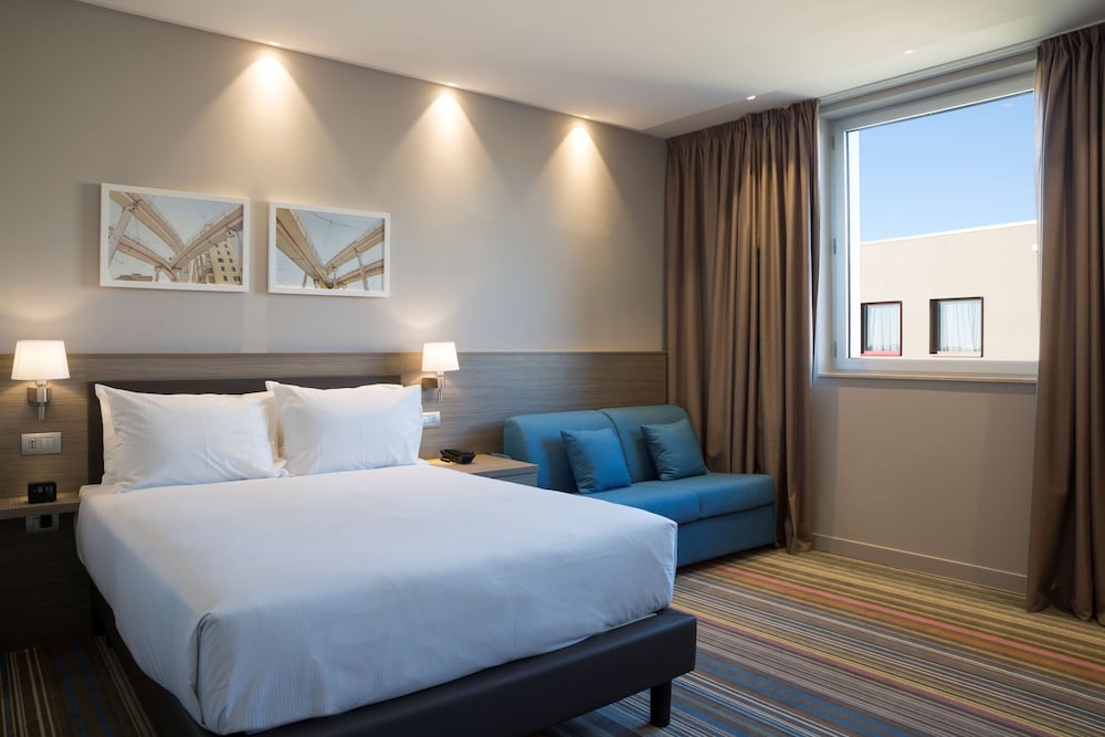 Room, 1 Queen Bed (Queen Room with Sofa Bed)