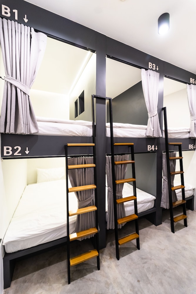 6 Beds Female Dormitory Room photo 1