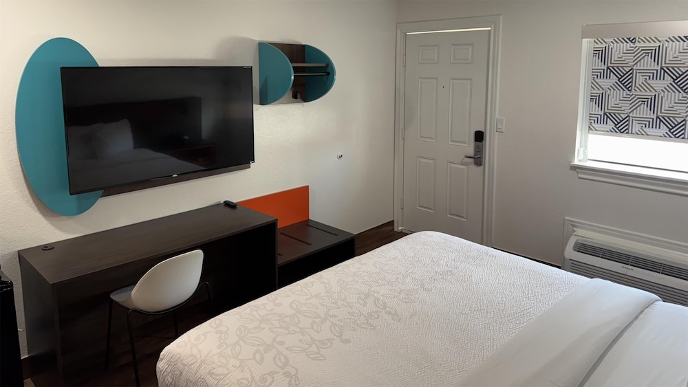 Deluxe Room, 1 King Bed, Non Smoking photo 1