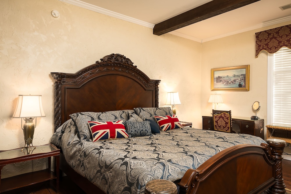 The English Premium King Suite