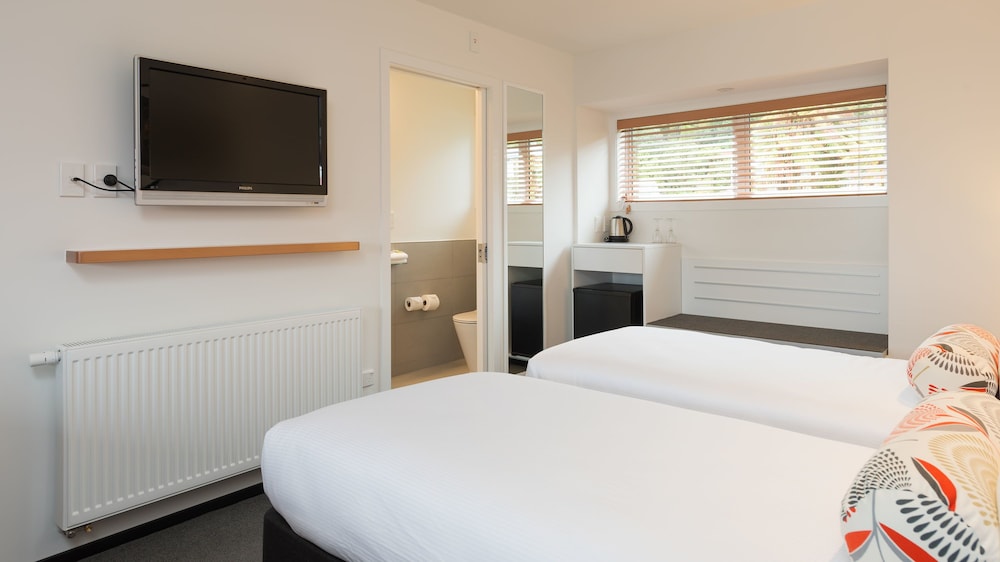 Standard Twin Room, 2 Twin Beds - Photo 1