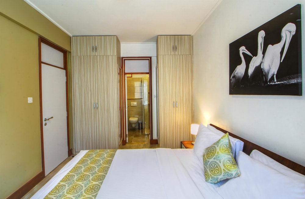 Standard Apartment, 1 Queen Bed, Non Smoking, Kitchen (Living Room, Full Kitchen) photo 2