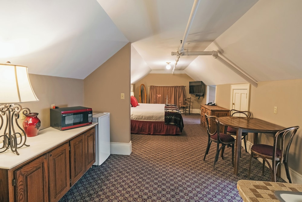 Standard Room, Multiple Beds photo 2