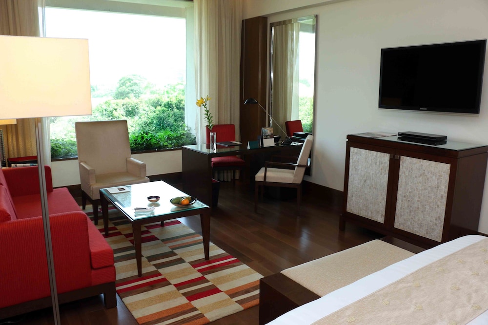 Luxury Room at The Oberoi Gurgaon