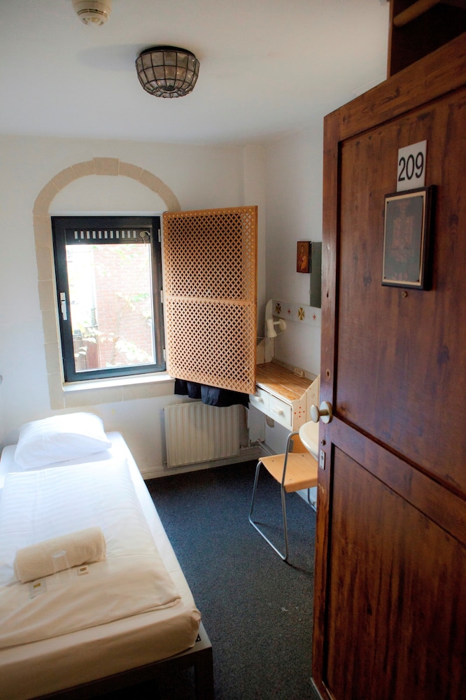 Basic Single Room photo 2