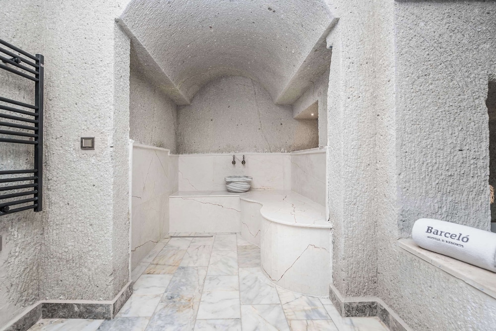 Suite (Cave) photo 2