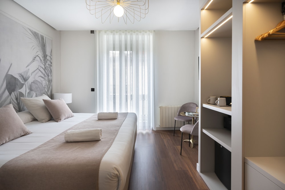 Standard Double or Twin Room - Photo 2
