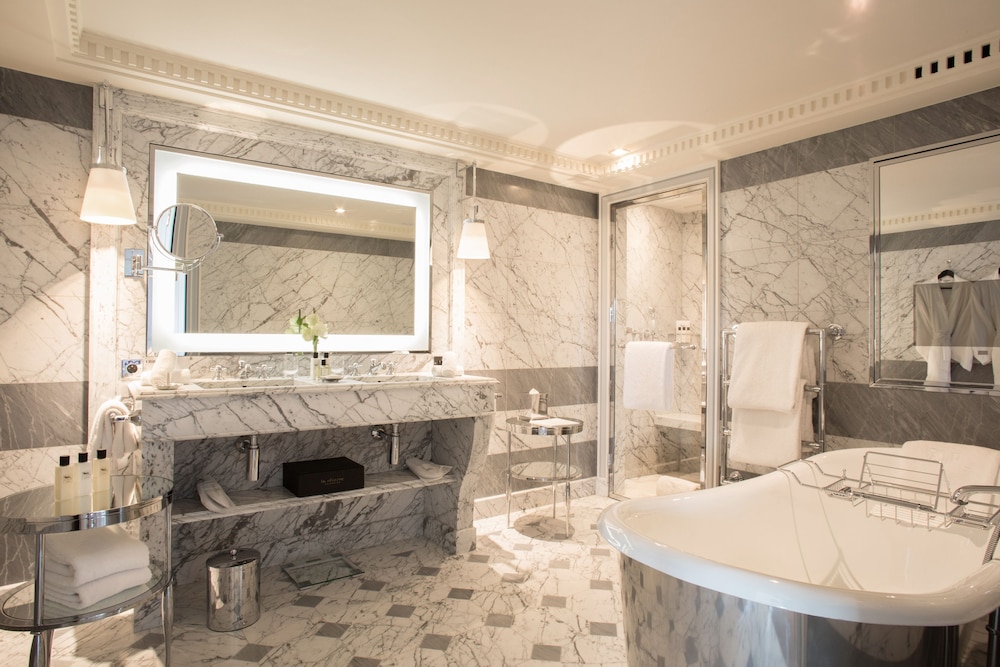 Deluxe Suite photo 2