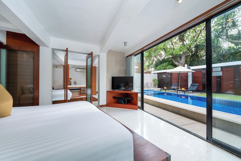Beachfront Grand Pool Villa - Free Daily Minibar - Photo 9