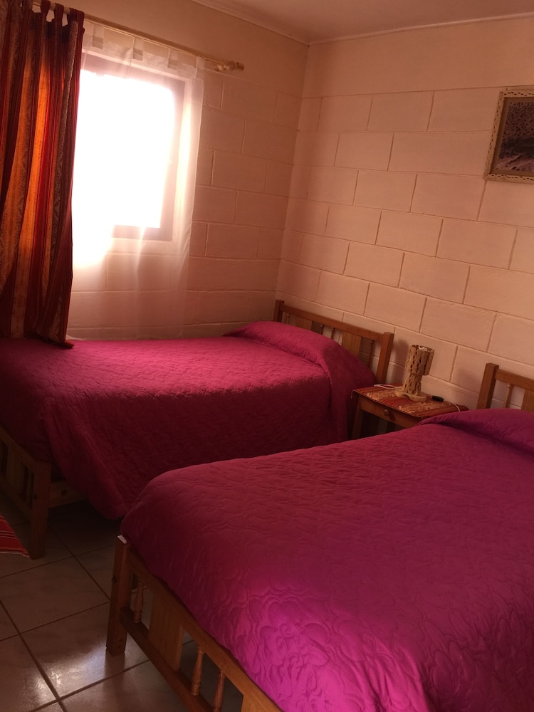 Standard Twin Room, 2 Twin Beds, Shared Bathroom photo 1