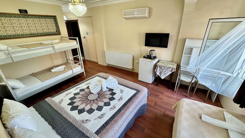 Grand Room, 1 Bedroom, Non Smoking, City View photo 2