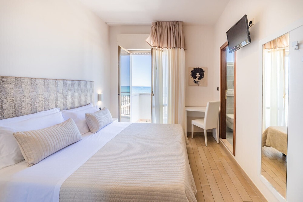 Classic Double Room, Sea View - Photo 1