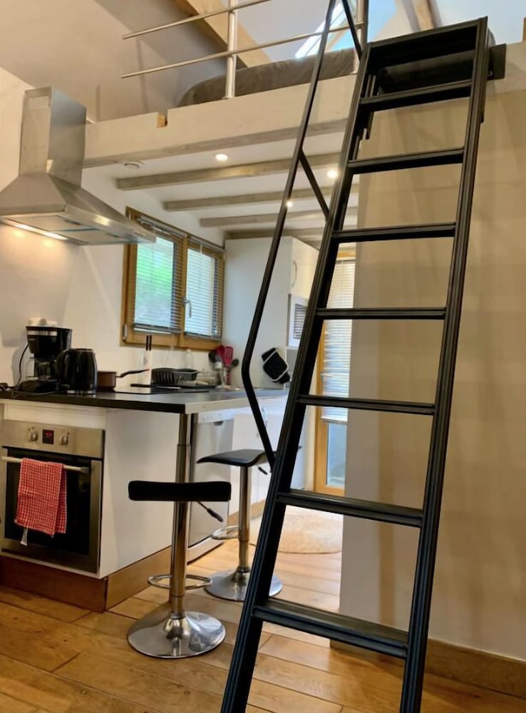 Room, Garden View