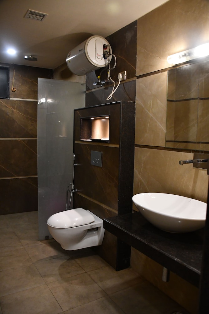 Suite - Photo 4