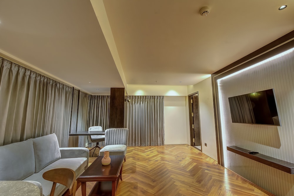 Premium Suite - Photo 3