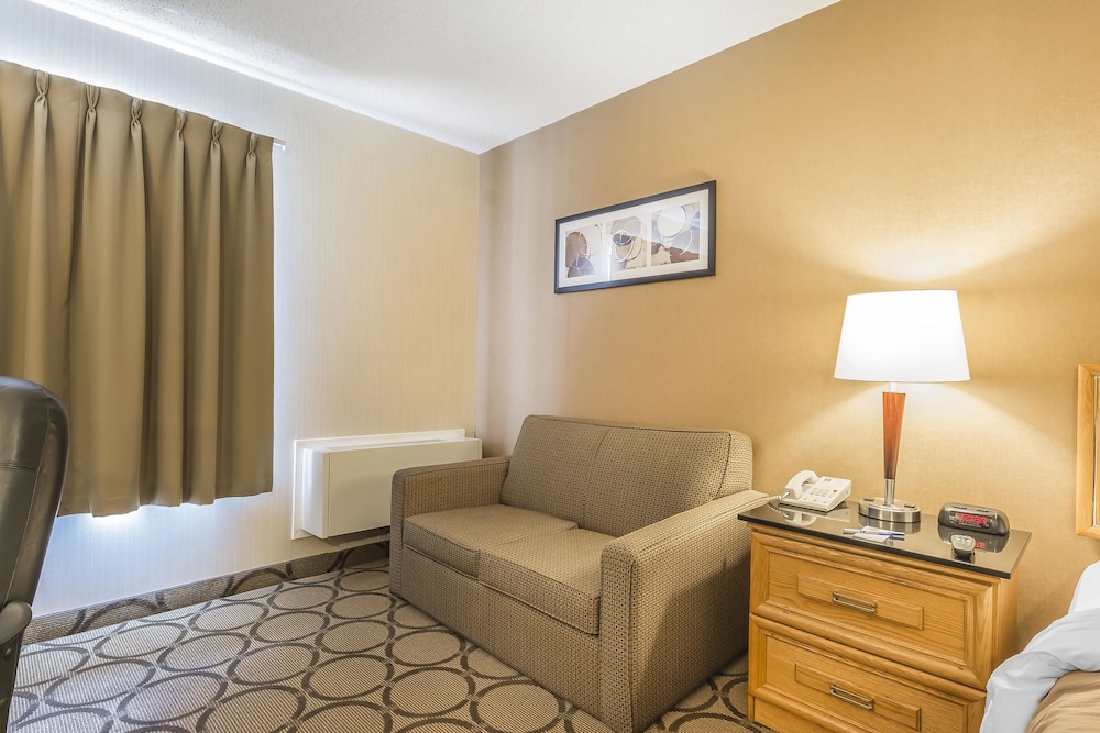 Standard Room, 1 Queen Bed with Sofabed, Second Floor - Photo 1