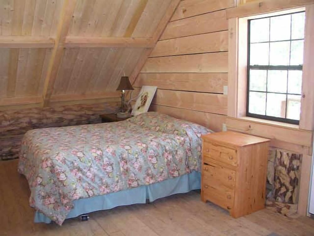 Deluxe Cabin, 2 Bedrooms, 2 Bathrooms, River View photo 2