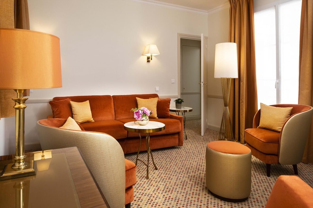 Deluxe Suite photo 3