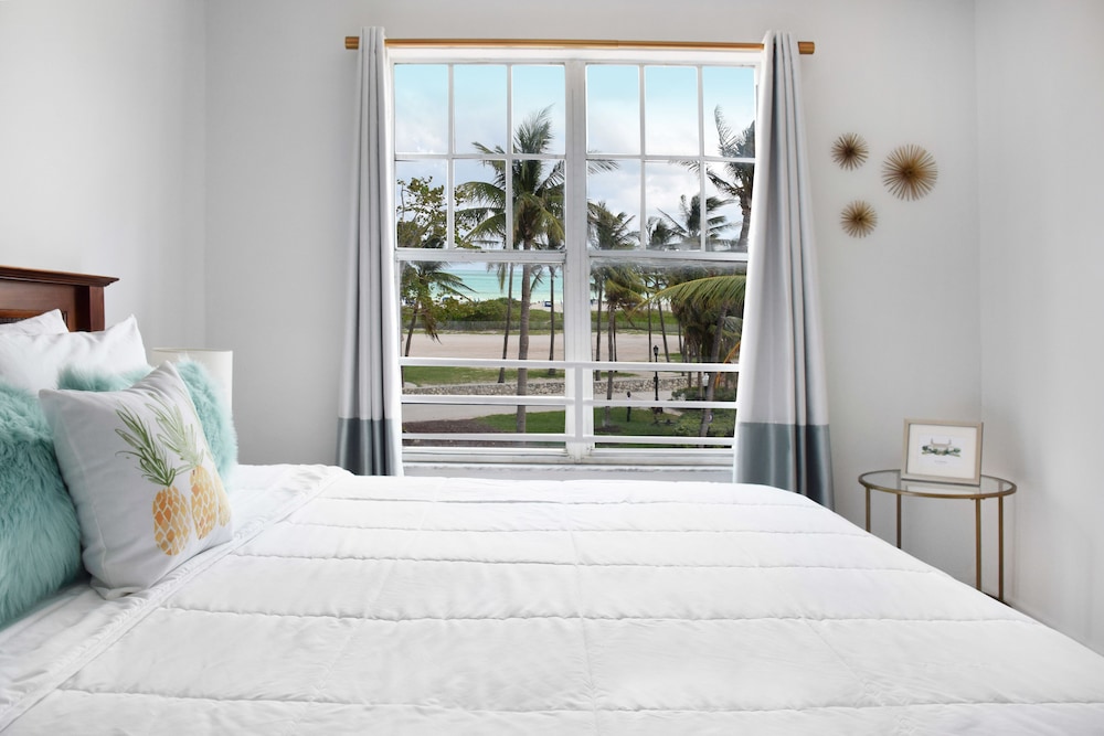 Signature Room, 1 King Bed, Ocean View - Photo 10