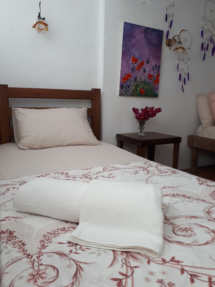 Economy Triple Room photo 1