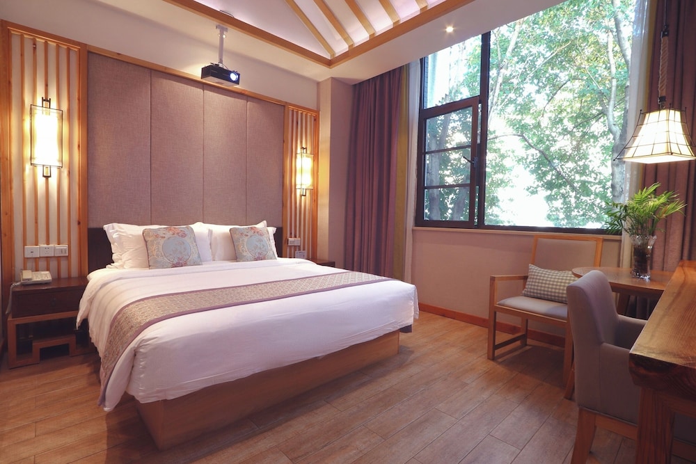 Suite, 2 Bedrooms, Courtyard View photo 1