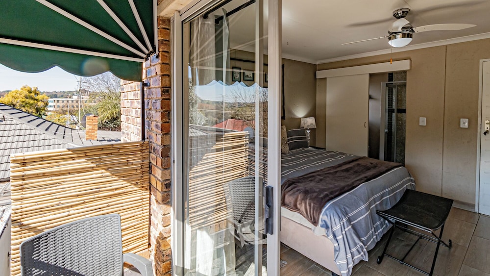 Guinea Fowl - Twin/Double Room photo 2