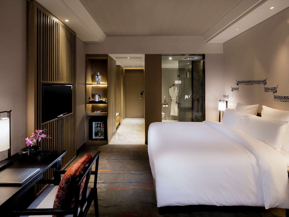 Superior Room, 1 King Bed, City View photo 1