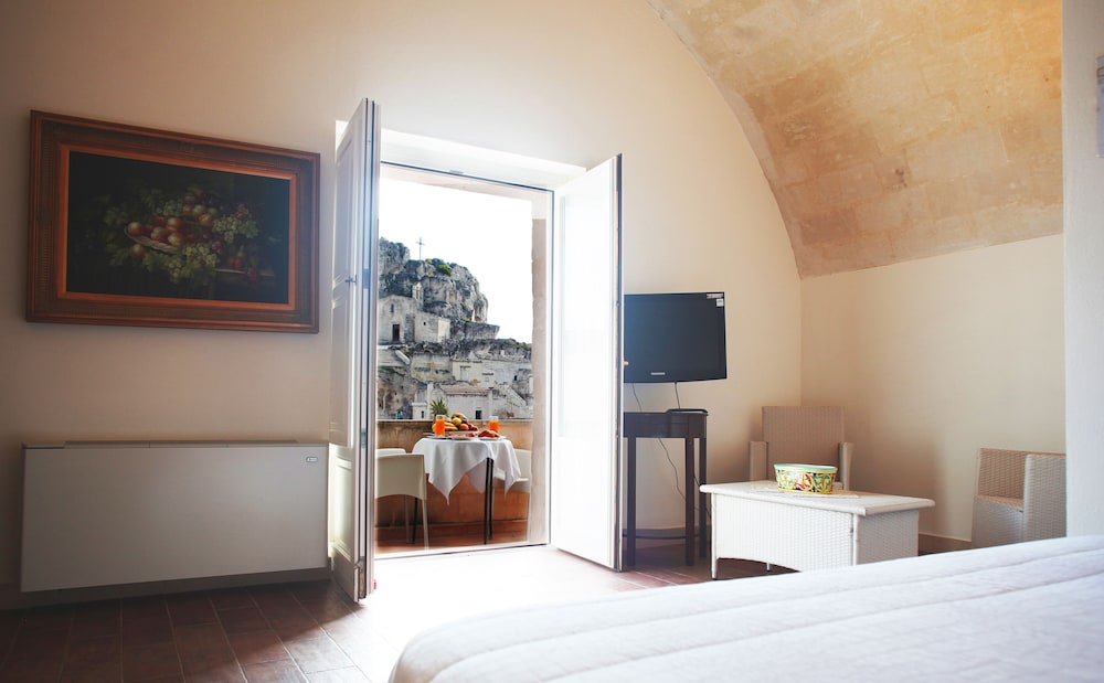 Junior Suite, Balcony, City View - Photo 4