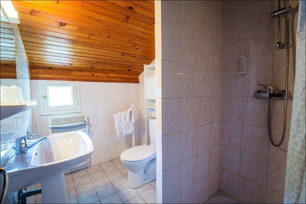 Double Room - Photo 6