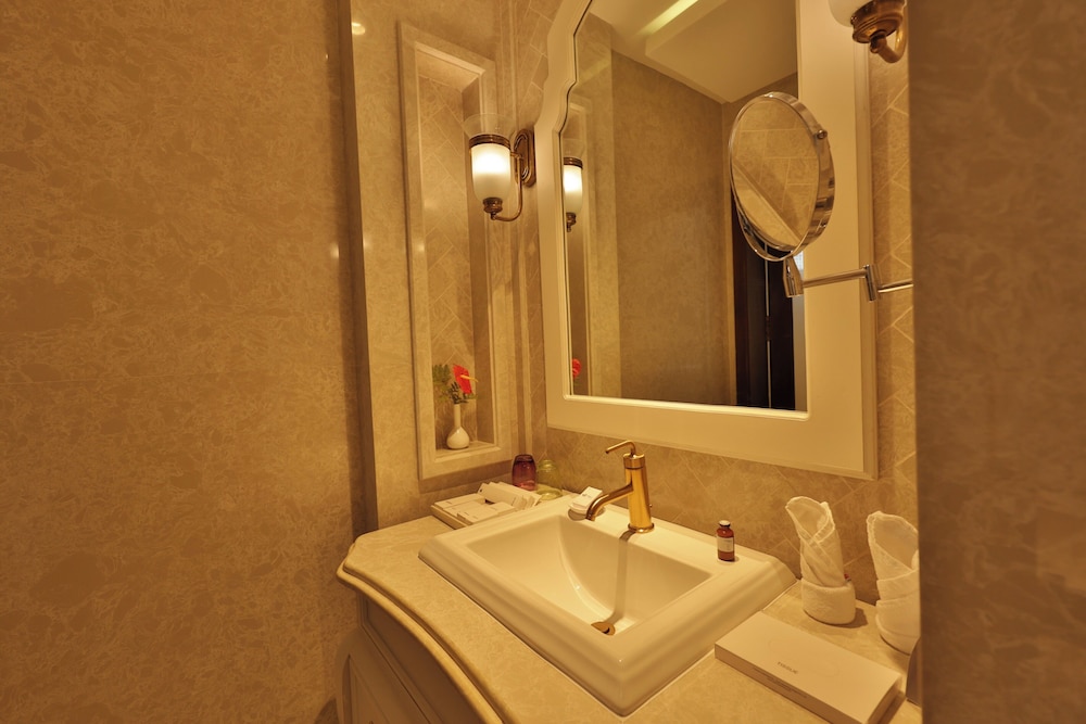 Royal Fragrant Suite with Private Terrace and Mountain view photo