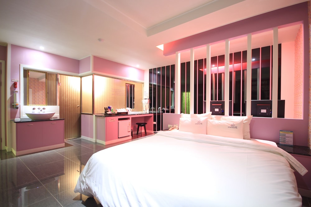 Superior Room (Base Occupancy is 2 pax, Extra Person Fee 10,000 KRW) photo 2