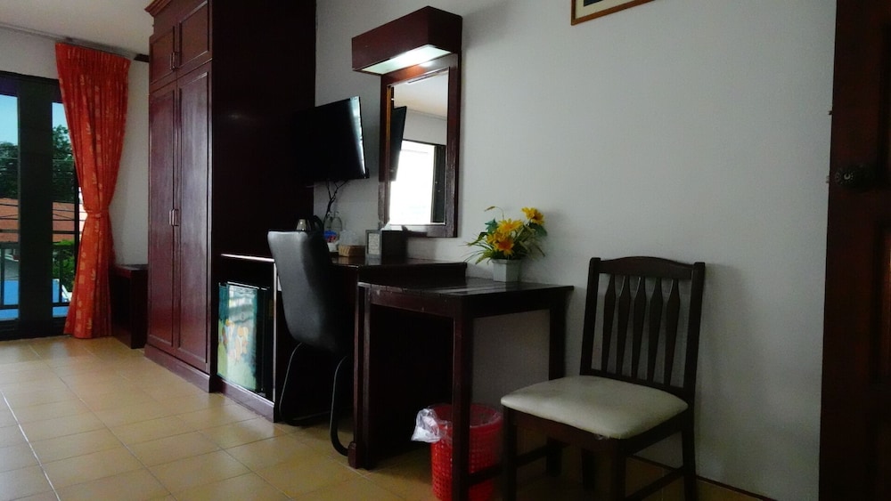 Deluxe Triple room with Balcony - Photo 16