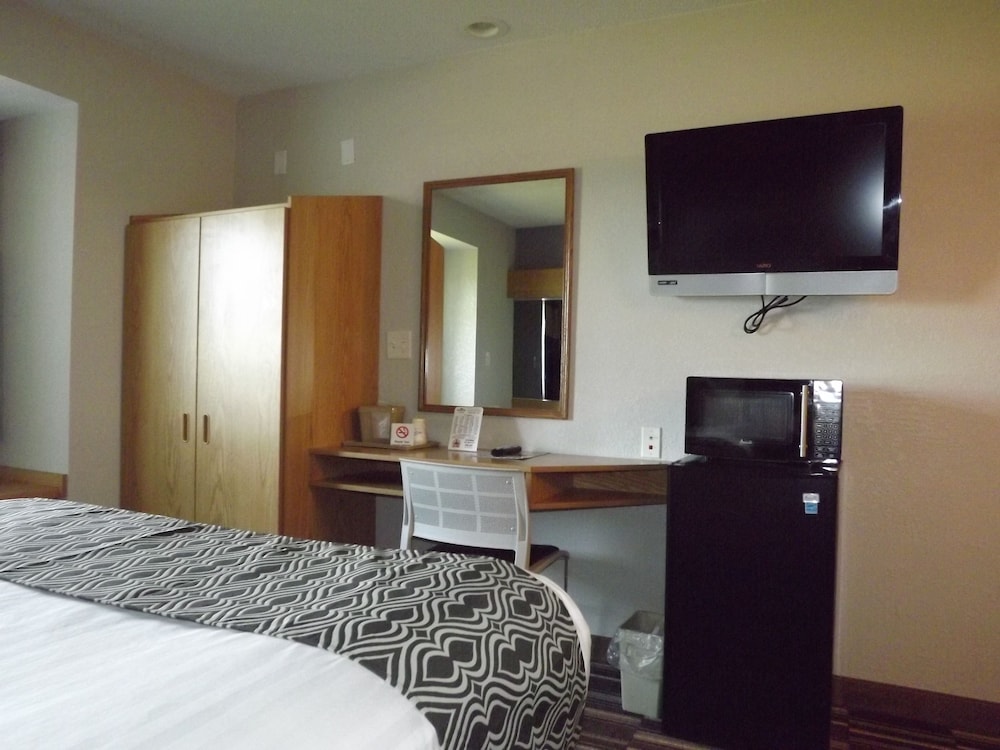 Standard Room, 1 Queen Bed - Photo 2