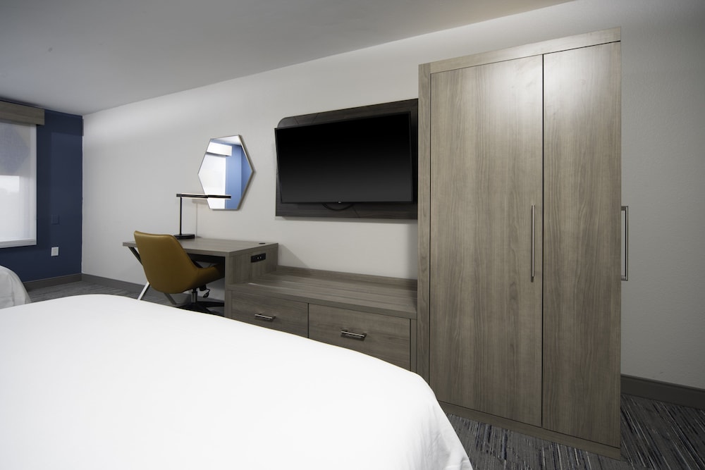 Suite, Multiple Beds - Photo 3