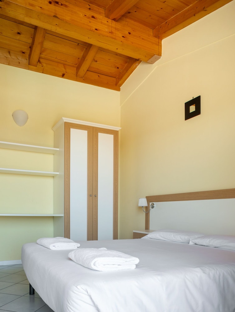 Standard Suite, 2 Bedrooms, Balcony, Lake View - Photo 8