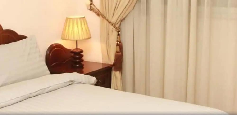 Business Suite, 1 Queen Bed photo 2