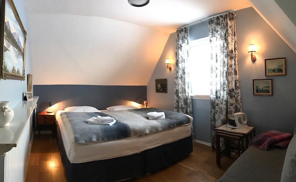 Double or Twin Room, Shared Bathroom (Heimasæta) photo 1