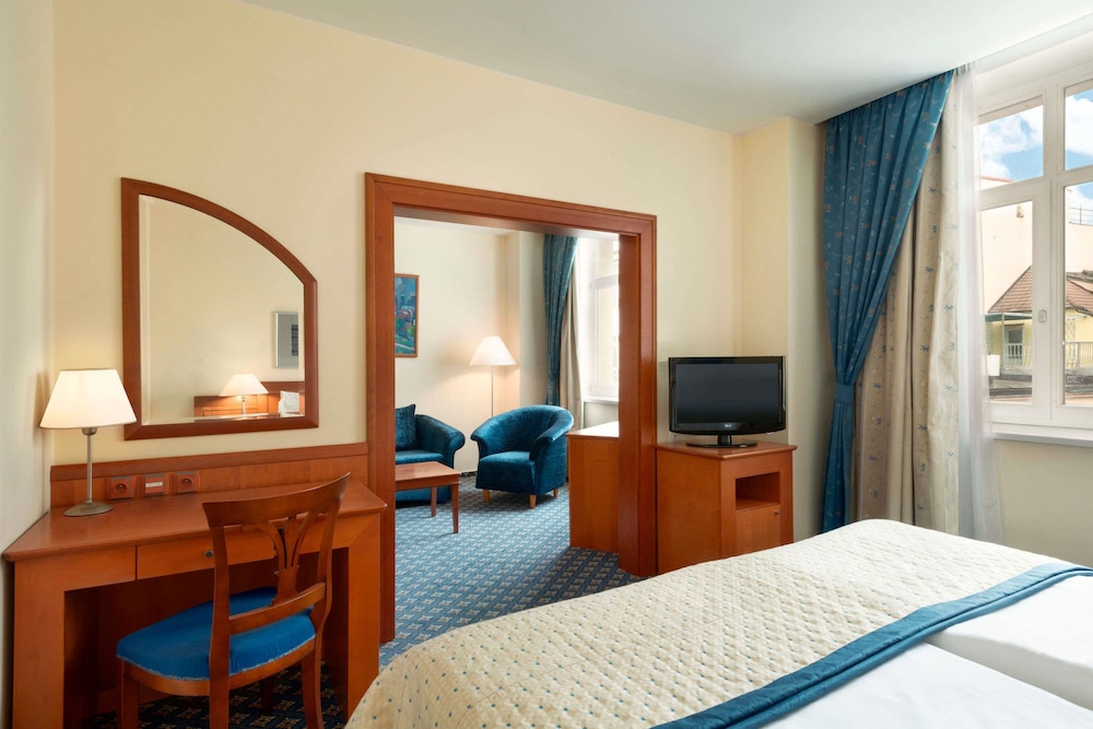 Suite, 1 King Bed, Non Smoking