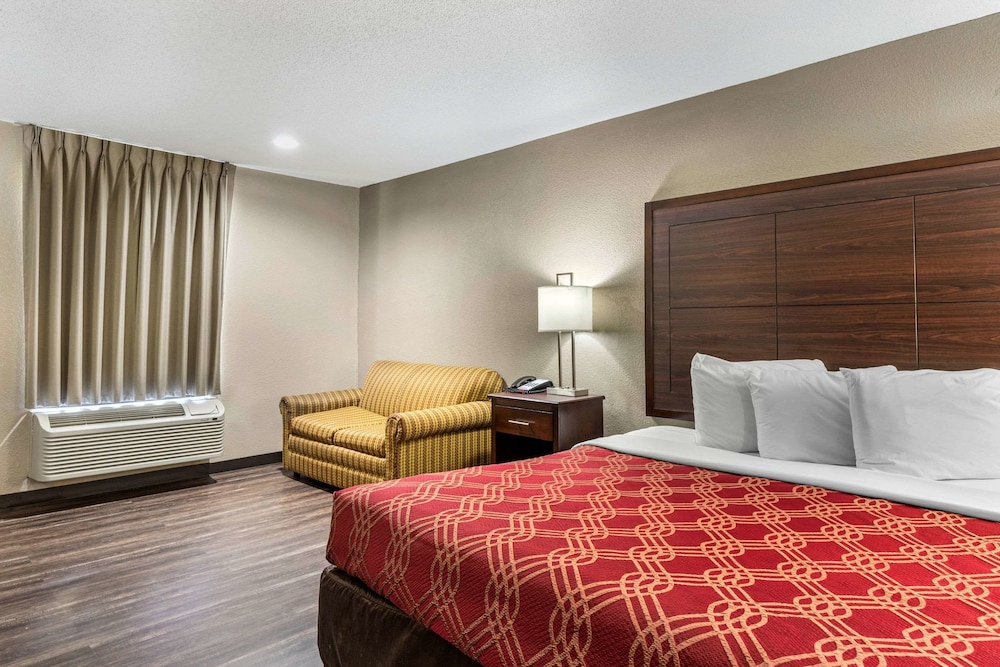 Standard Room, 1 King Bed, Non Smoking - Photo 1