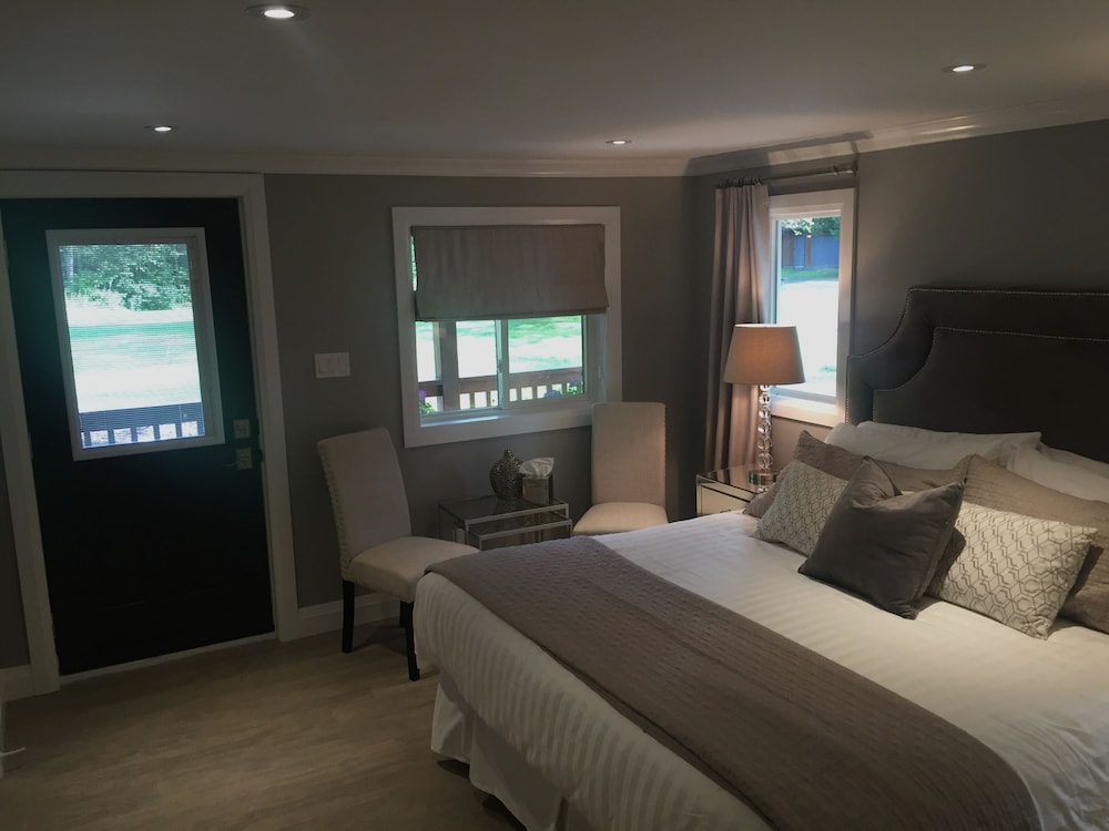 Premium Suite, 1 King Bed, Non Smoking photo 1