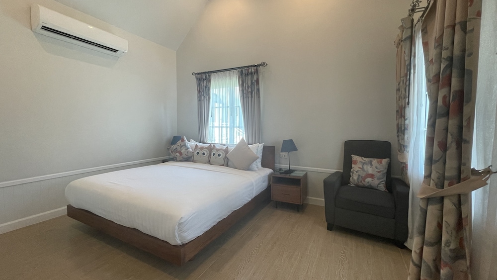 Deluxe Room, Pool View - Photo 14