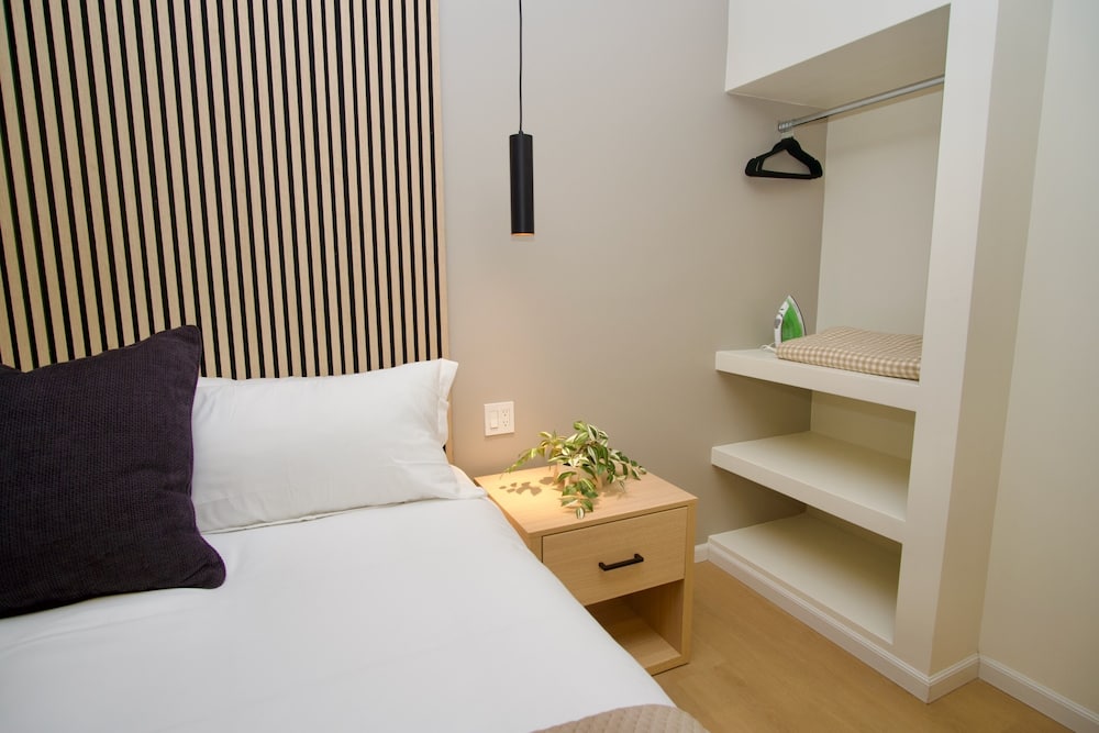 Design Studio Suite, 1 King Bed, Non Smoking, Kitchenette photo 3