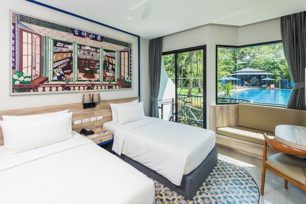 Deluxe Double or Twin Room, Pool Access photo 1