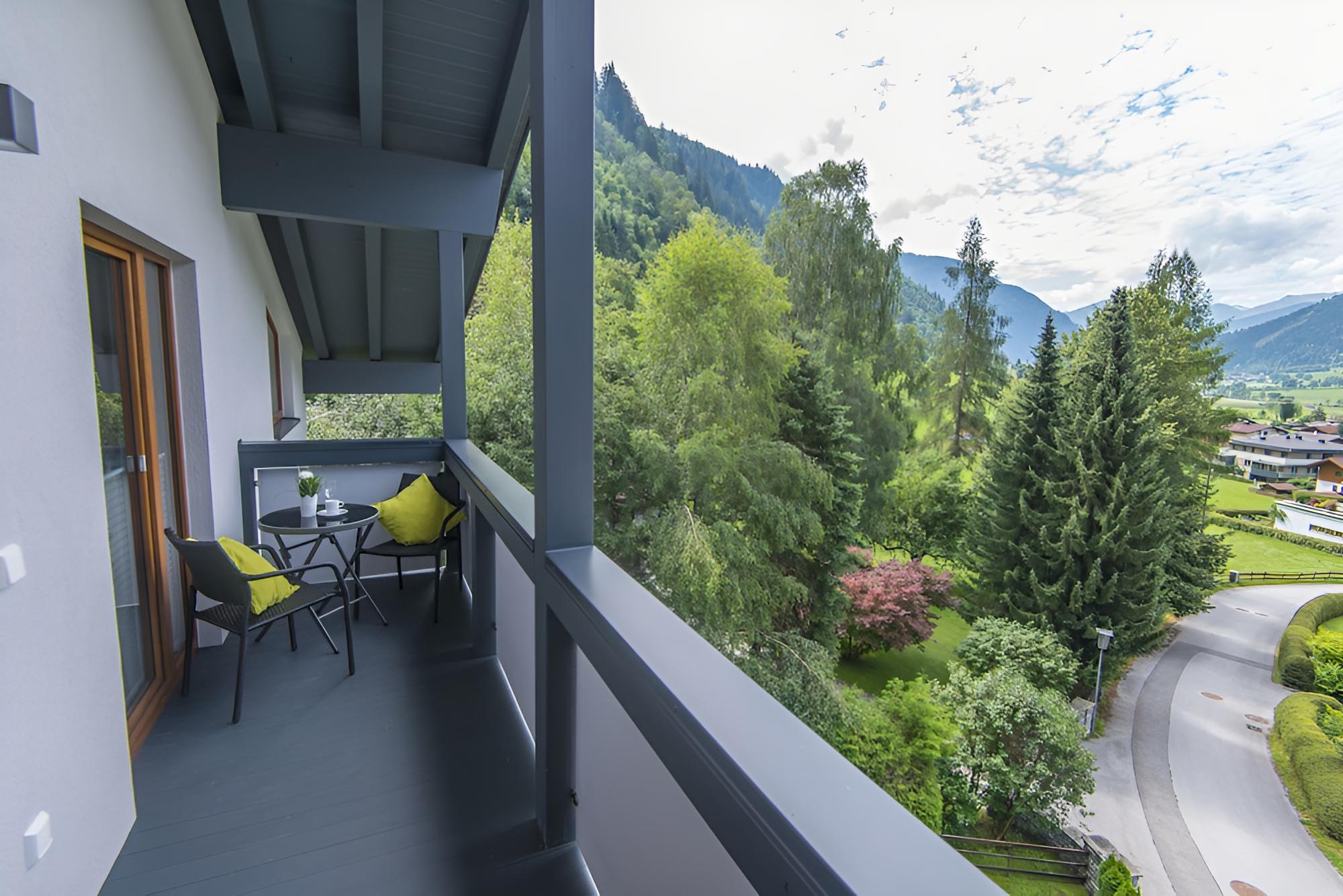 Apartment, 1 Bedroom, Balcony, Mountain View photo 2