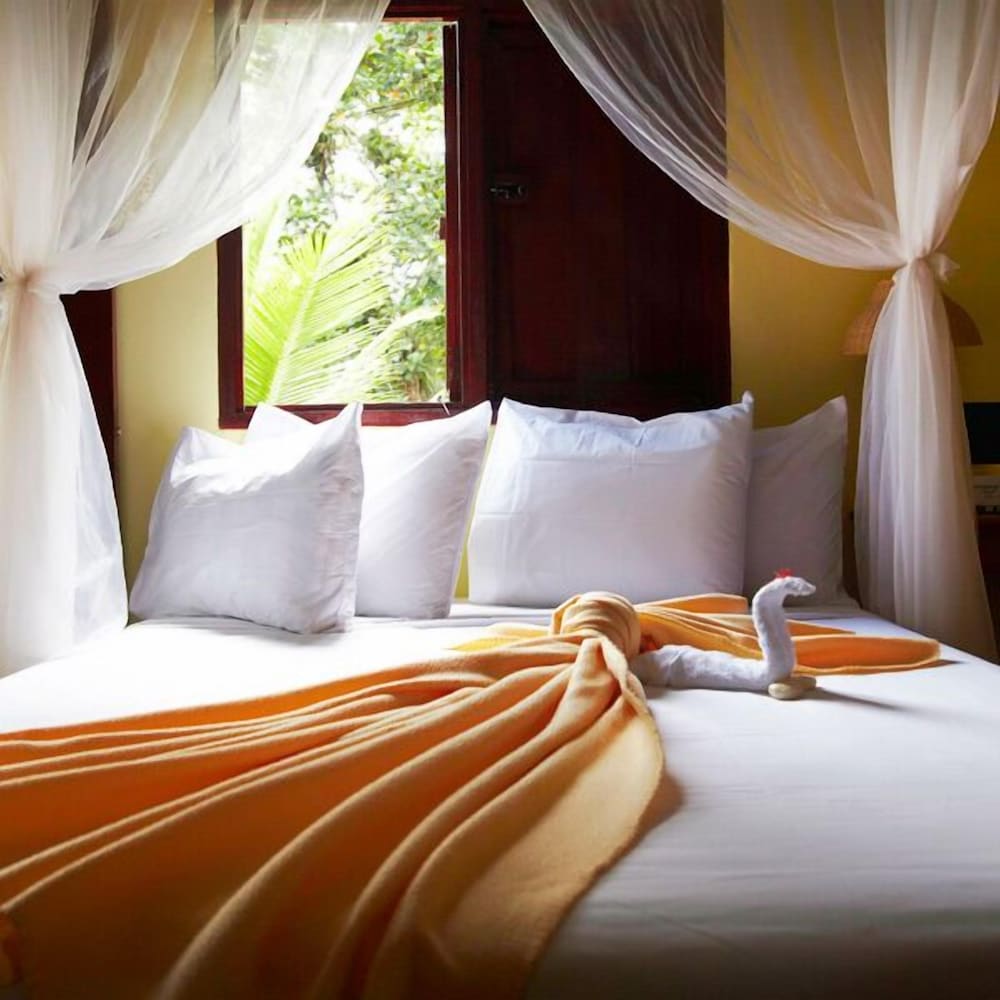 Standard Room, 1 King Bed, Ocean View photo 1