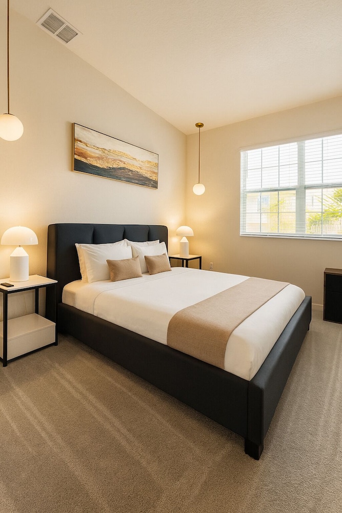 Deluxe Double Room, 1 King Bed, Non Smoking, Private Bathroom