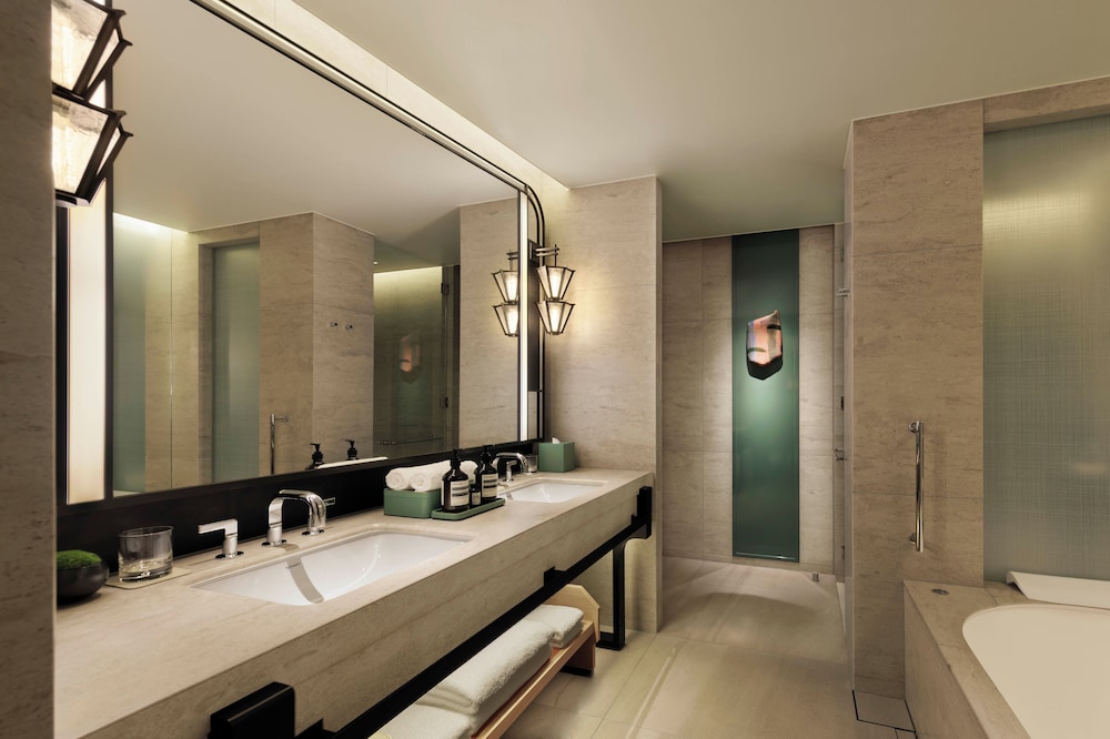 Deluxe Room, 1 King Bed