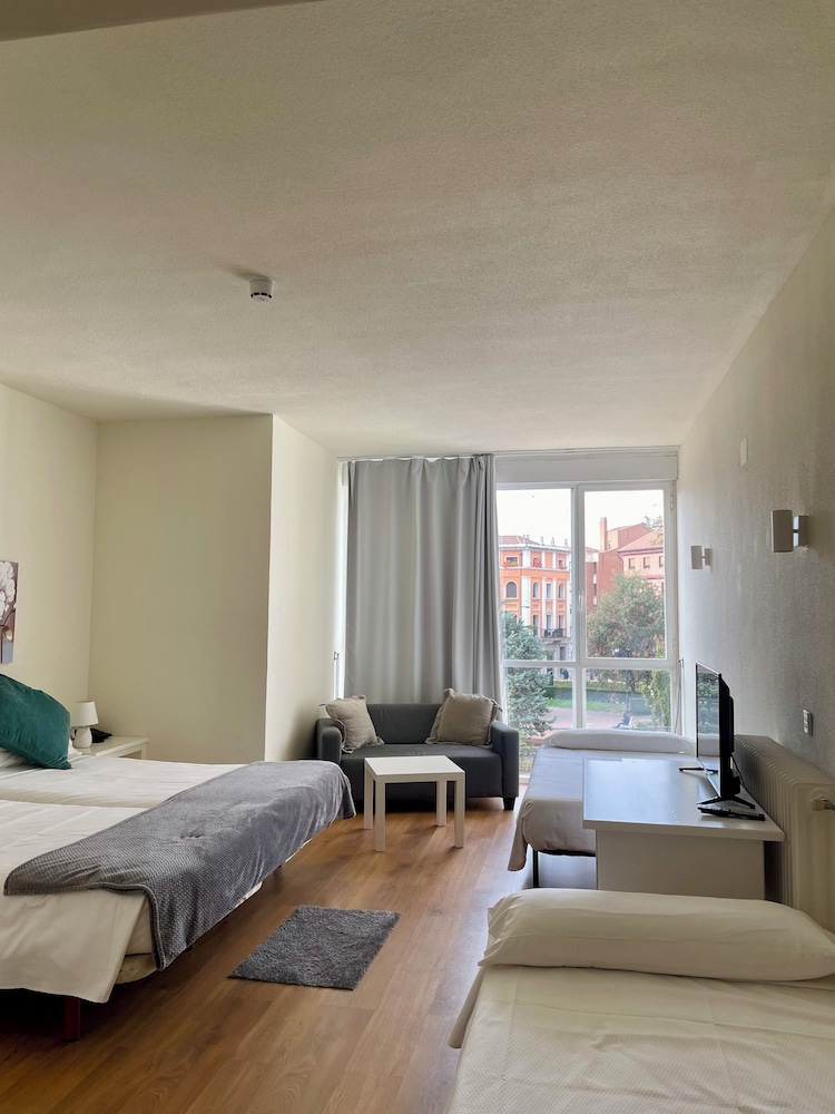 Quadruple Room With Four Single Beds photo 3